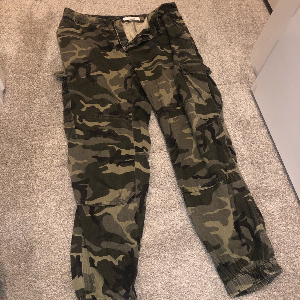 Camo jogger pants!!  LOVE THESE SO MUCH 🤩🤩
